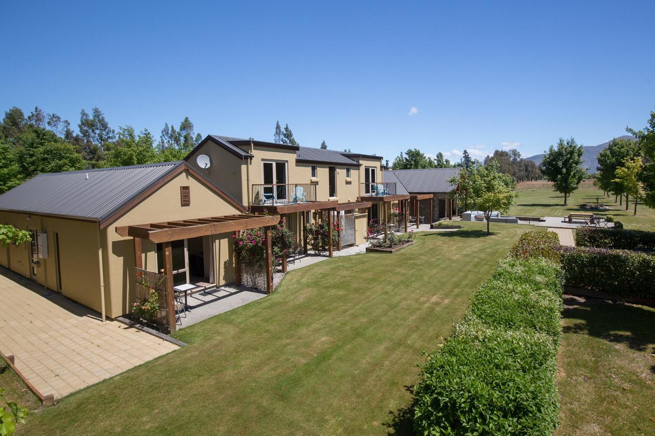 Maple Lodge Luxury Bed & Breakfast Albert Town Dış mekan fotoğraf