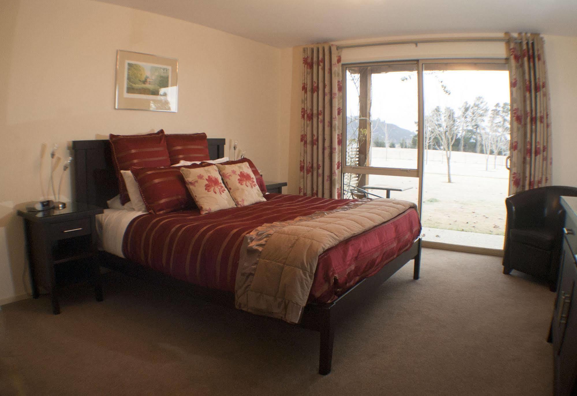 Maple Lodge Luxury Bed & Breakfast Albert Town Dış mekan fotoğraf