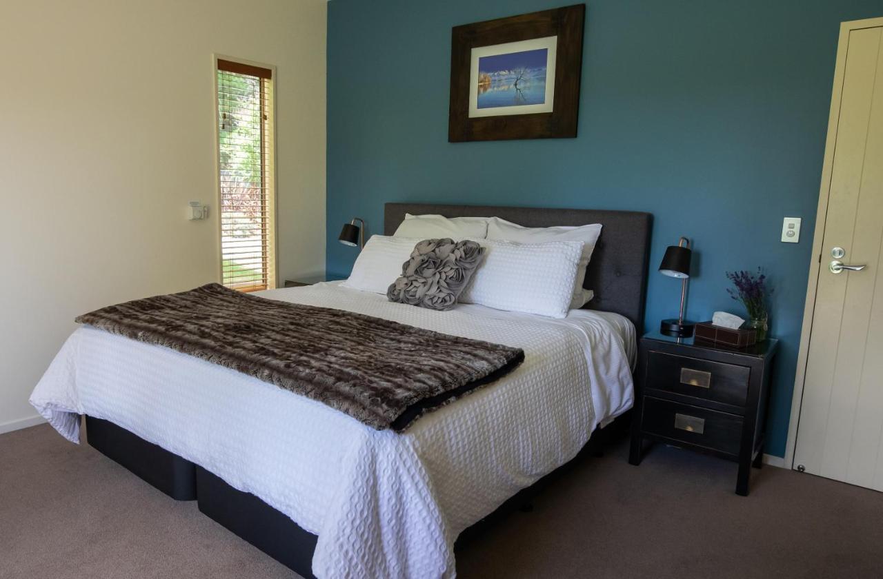 Maple Lodge Luxury Bed & Breakfast Albert Town Dış mekan fotoğraf