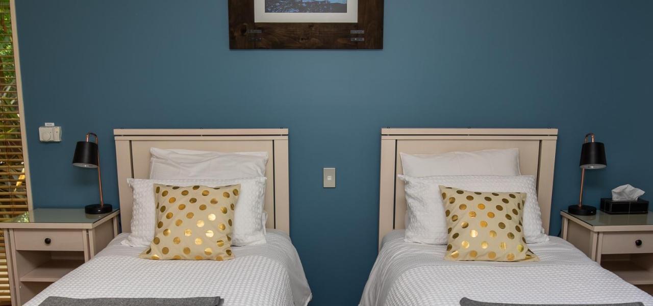 Maple Lodge Luxury Bed & Breakfast Albert Town Dış mekan fotoğraf