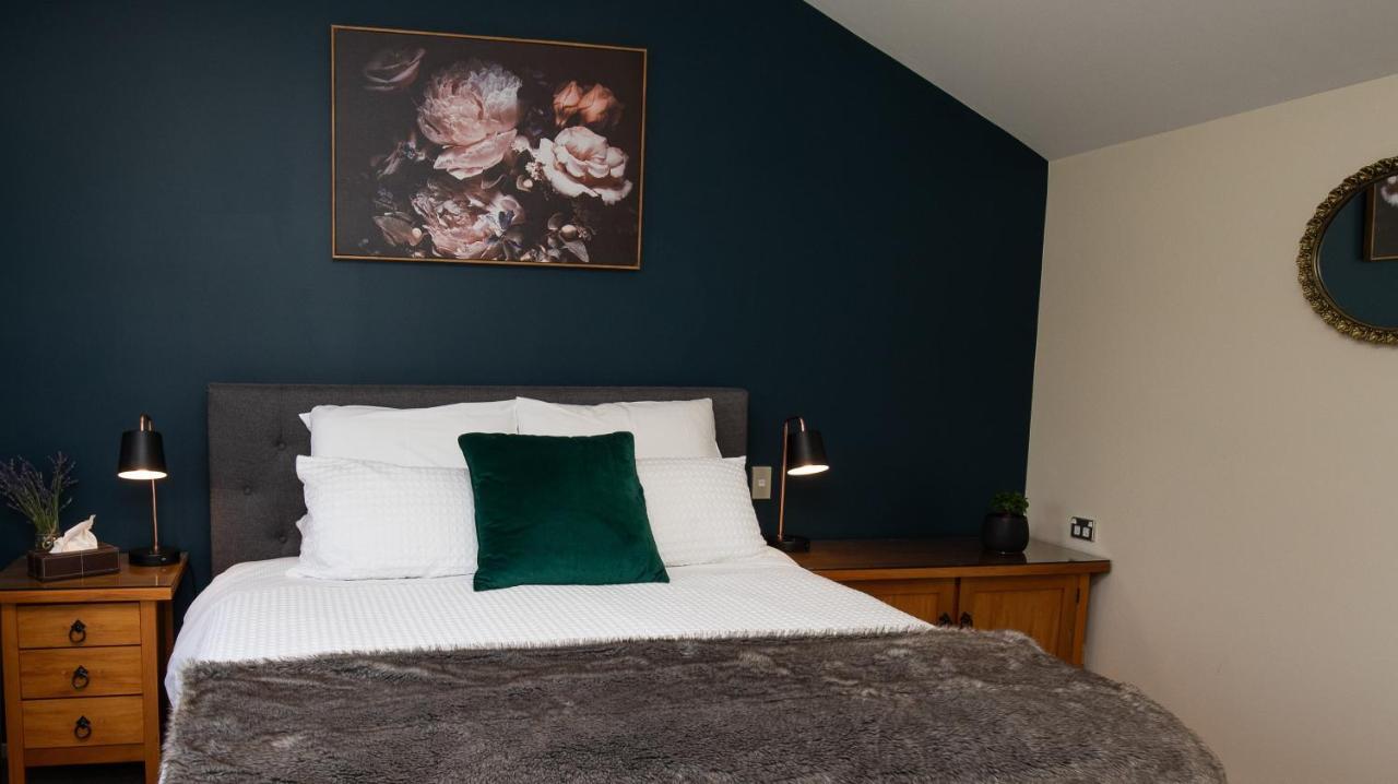 Maple Lodge Luxury Bed & Breakfast Albert Town Dış mekan fotoğraf