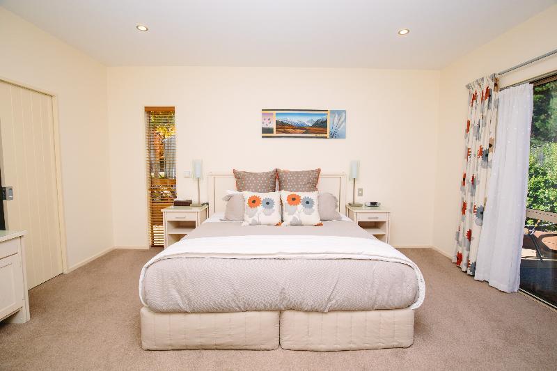 Maple Lodge Luxury Bed & Breakfast Albert Town Dış mekan fotoğraf